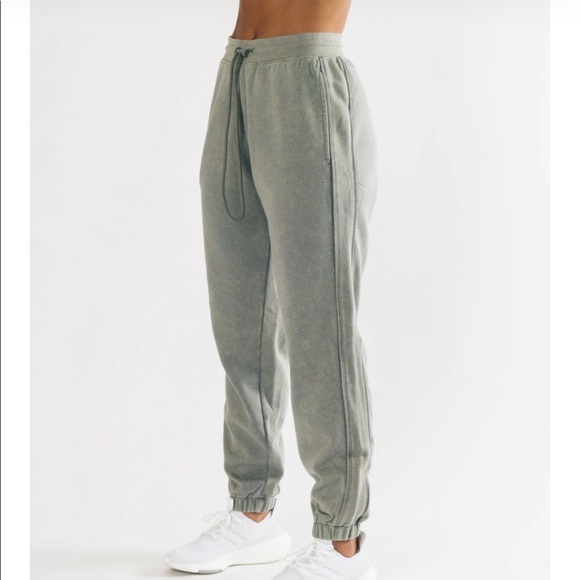 Alphalete Pants - Alphalete Essential Oversized Jogger